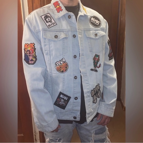 AC/DC DENIM JACKET EMBELLISHED WITH 16 PATCHES & 3-4 BUTTONS/PINS AND BACK ART - Picture 2 of 13